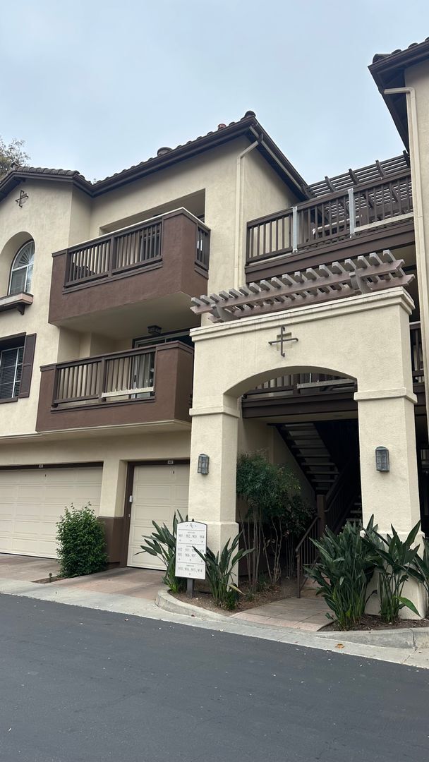Large 1-bedroom - Large 1-bedroom Condo Unit 906
