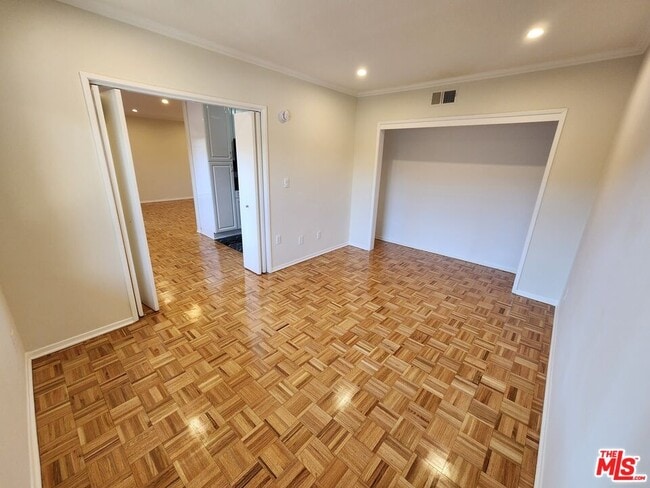 Photo - 6342 Morse Ave Unit 309