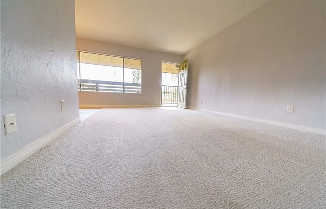 WELL MAINTAINED CONDO AT CREEKSIDE VILLAGE! - WELL MAINTAINED CONDO AT CREEKSIDE VILLAGE! Unit 407