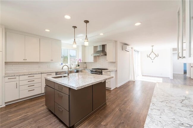 Photo - 1916 W 231st St