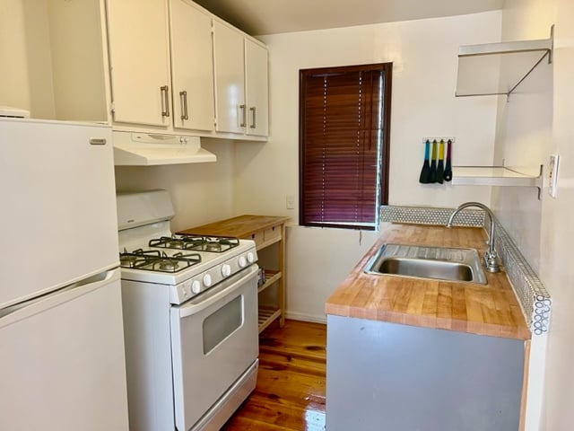 kitchen - 952 1/2 Hyperion Ave Unit 952 and a half