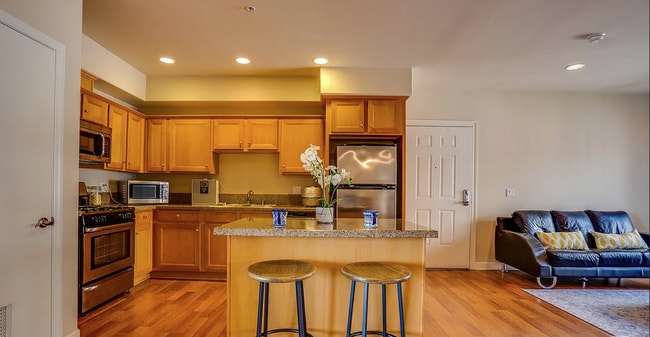 Kitchen - 2321 W 10th St Unit 402