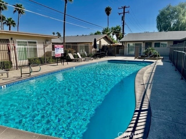 Building Photo - 685 E Vista Chino Unit 1