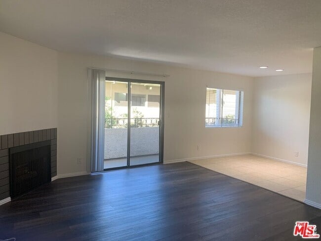Building Photo - 4353 Coldwater Canyon Ave Unit 103 Rental