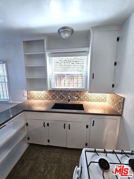 Building Photo - 10556 Santa Monica Blvd Rental