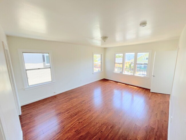 Photo - LARGE 2nd story 1bd/1ba unit near BMO, USC, and Downtown LA! Unit 971 1/2