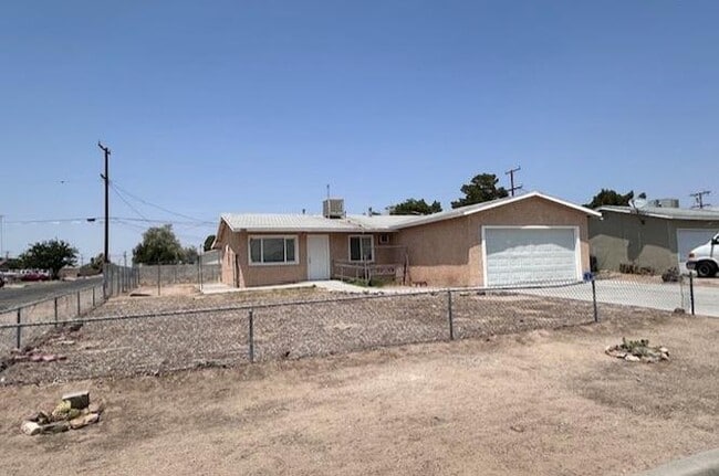 Photo - 19032 Dividing Line St House