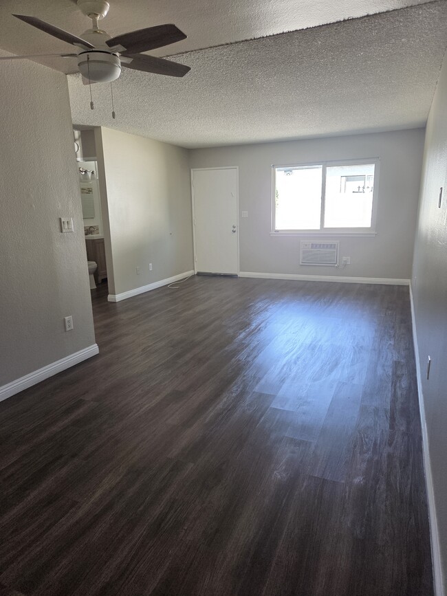 Photo - 553 Chatsworth Dr Unit 1