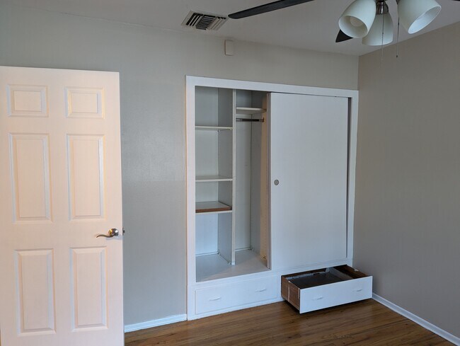 Photo - 16045 Leadwell St