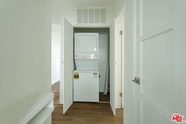 Photo - 1154 Cochran Ave