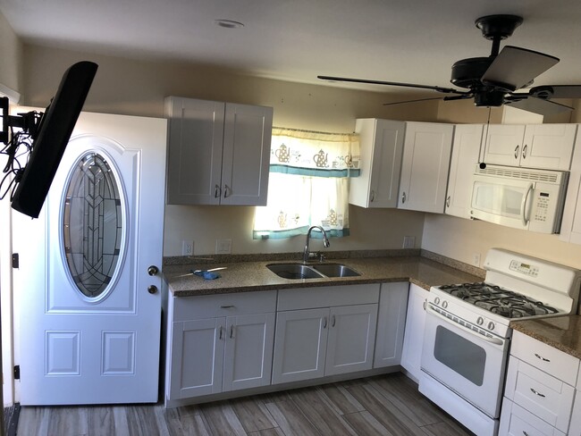 Building Photo - 18334 Lorne St