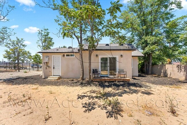 Photo - Comfortable 3 Bedroom Home with Private Backyard in Riverside
