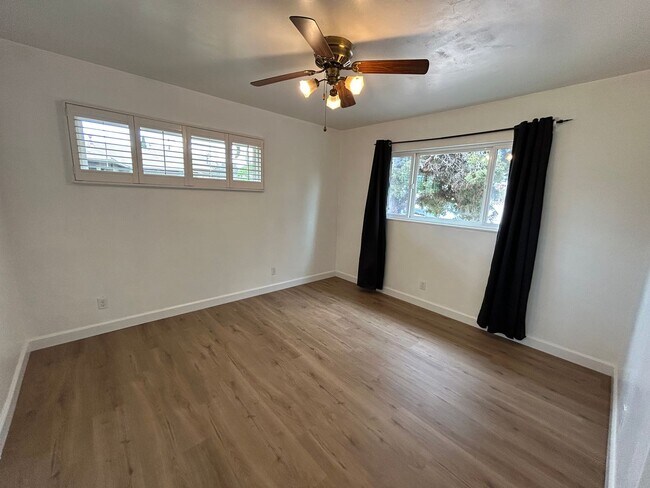 Photo - 5 Bedroom, 3 Bath in College Area!!