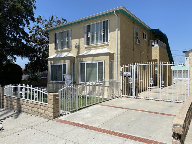 Photo - 223 E Burbank Blvd Unit 101