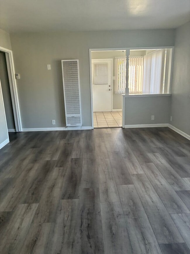 Building Photo - 102 Unit 106