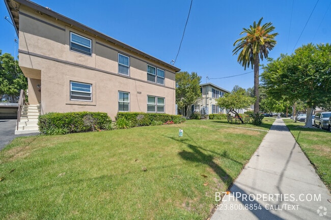 Building Photo - 5327 Vantage Ave Unit 6 Rental