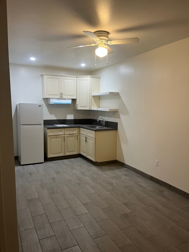 Kitchen - 951 E 105th St