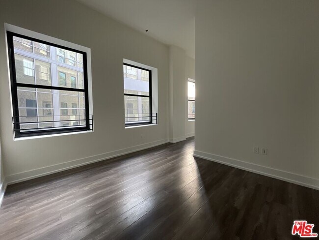 Photo - 727 W 7th St Unit 724