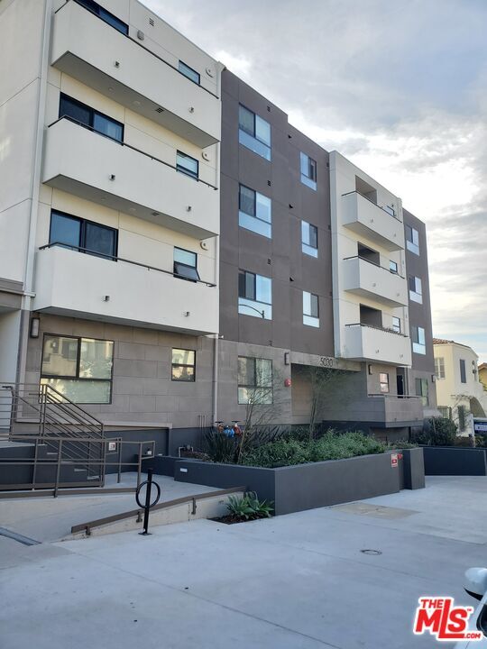 Photo - 5030 Rosewood Ave Condo Unit 402