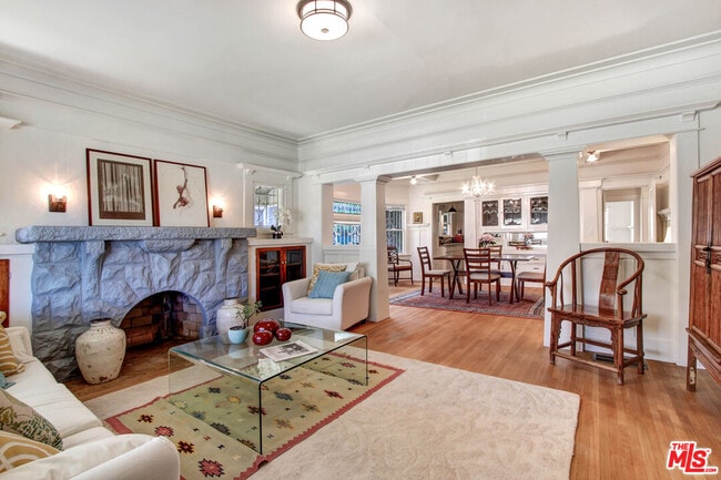 Photo - 1246 W 48th St