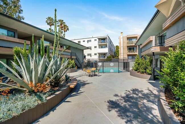 Building Photo - Hollywood Biltmore Rental