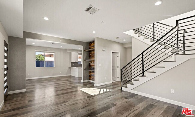 Photo - 14528 Killion St