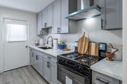 2BR, 1BA - 669SF - Kitchen - 870-899 S Philadelphia St. Apartments