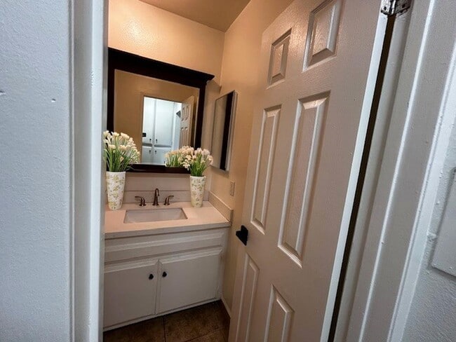 Photo - 1521 E Canfield Ln Unit 17