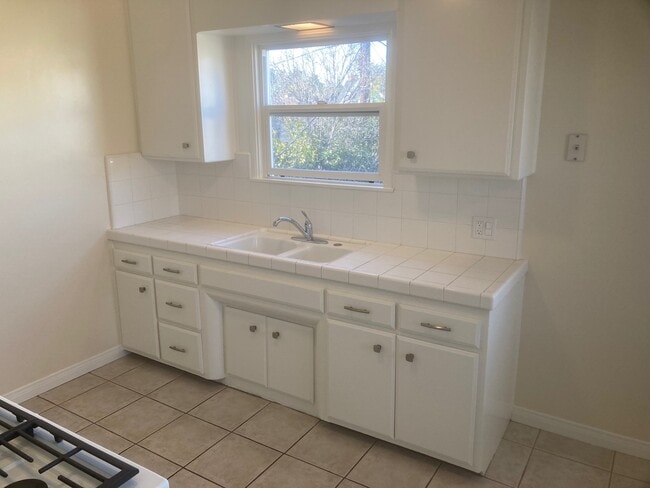 Photo - 1322 W 8th St
