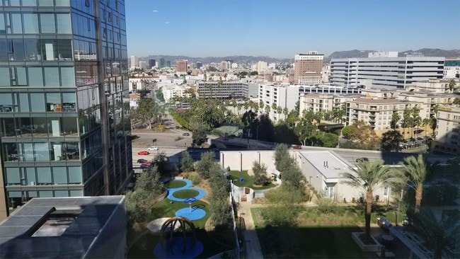 Photo - 877 Francisco St