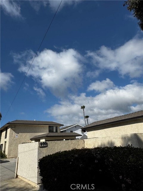 Building Photo - 1999 Maple Ave Unit 202