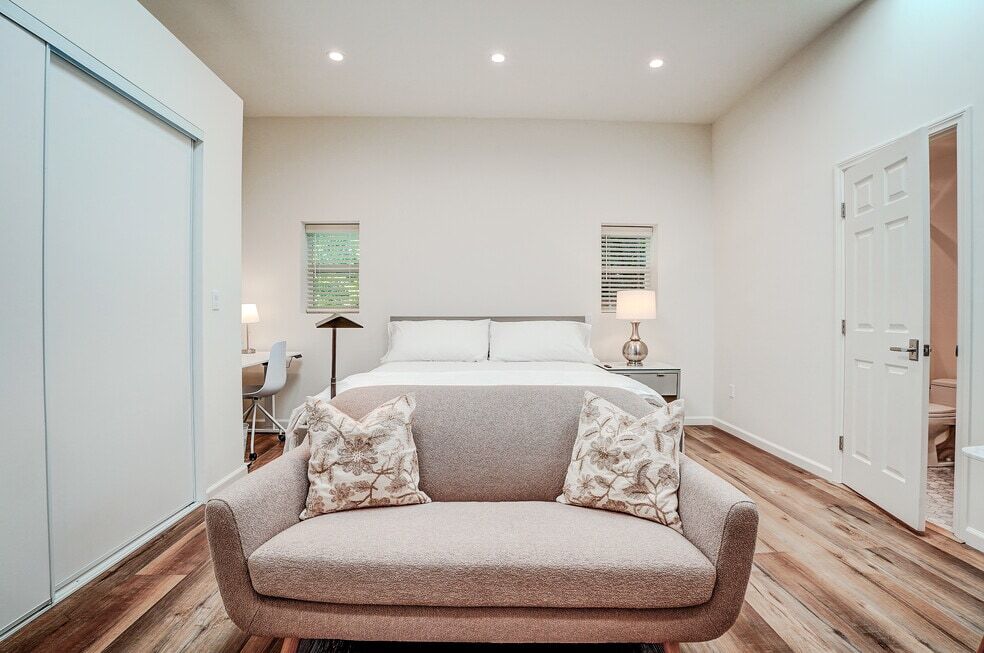 3D Tour - 506 N Sierra Dr Unit Guest House