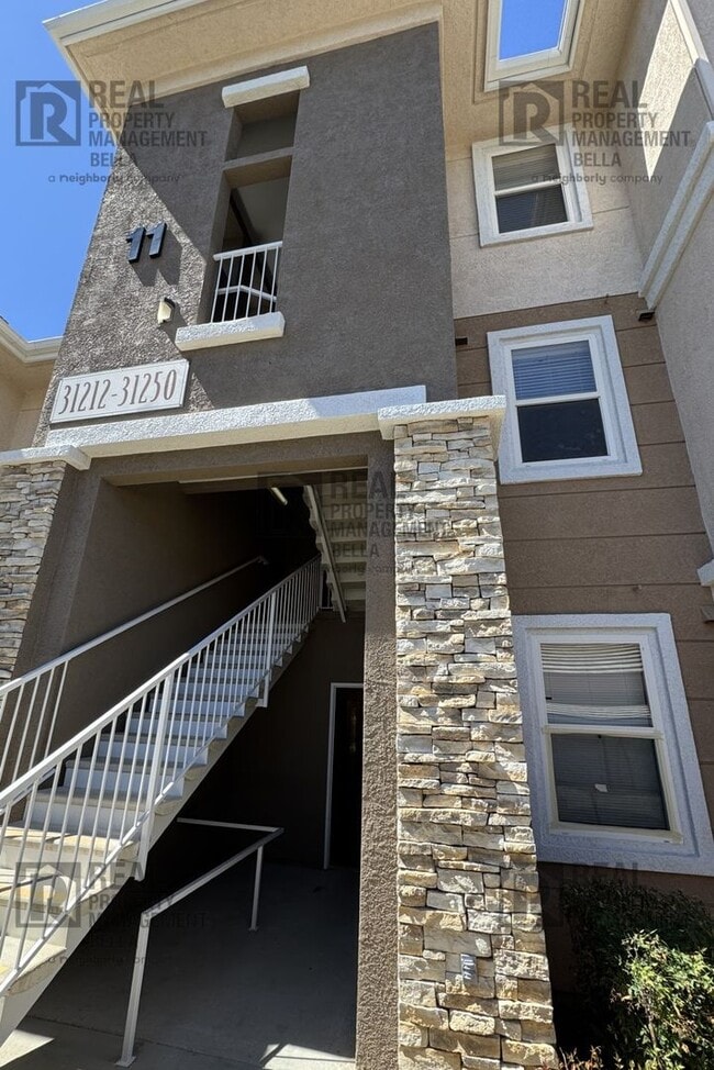 You won't want to miss this! - You won't want to miss this! Condo