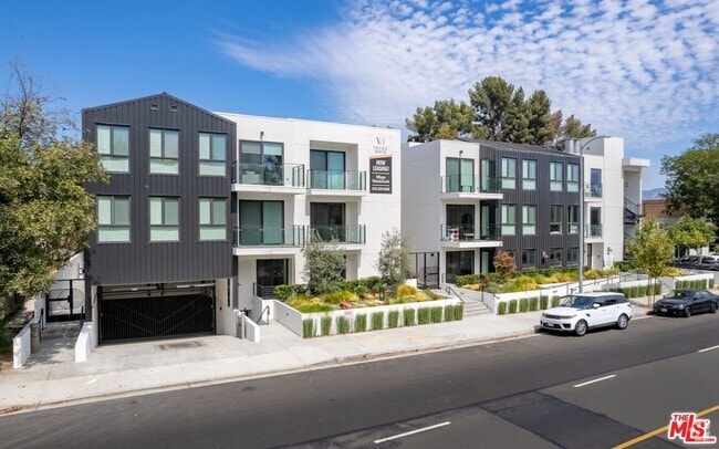 Building Photo - 11445 Riverside Dr Unit 301 Rental