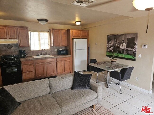 Photo - 541 Calle Amigos