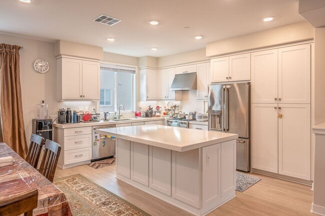 Building Photo - 232 Keeper