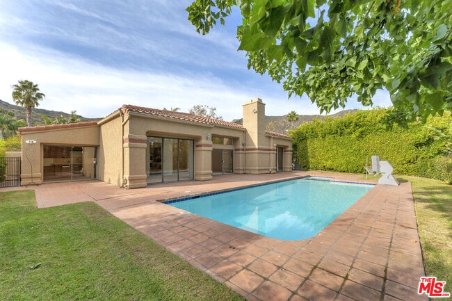 Photo - 3516 Malibu Country Dr House