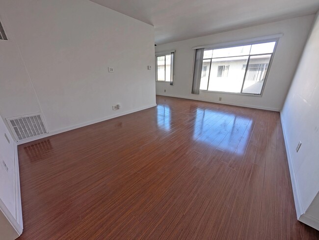 Photo - 1263 Hayworth Ave Unit 6