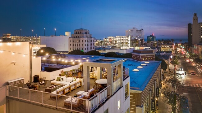 Captivating Panoramas: Panoramic Views of Riva Santa Monica - Riva