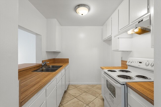 Photo - 5460 White Oak Ave Unit A105
