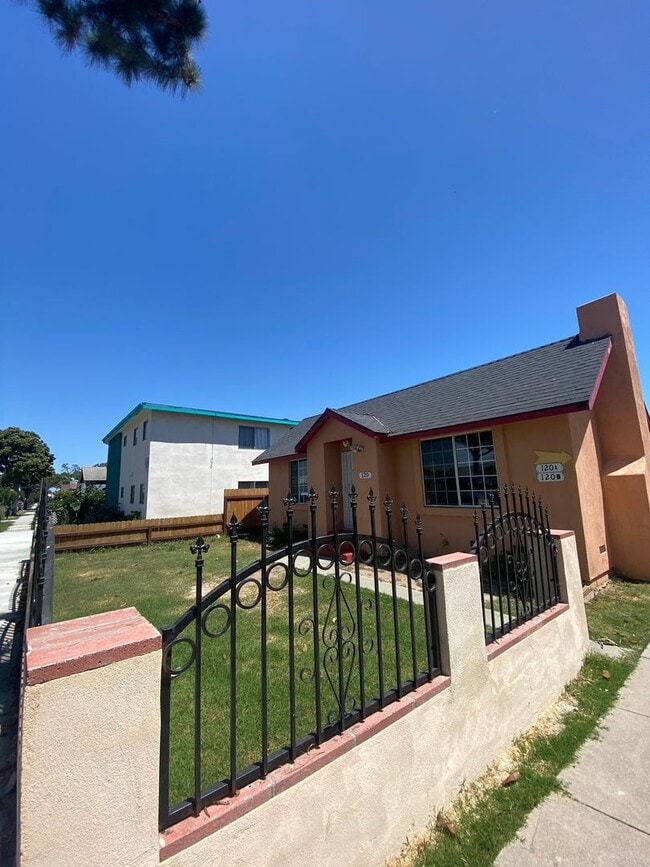 Building Photo - M120 Unit 120