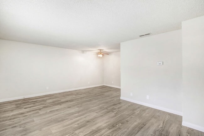 Photo - Beautiful 1 bedroom 1 Bath Unit Unit 363-6