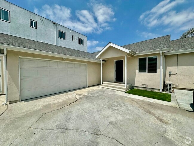 Building Photo - 1591 1/2 West 35th Place Rental