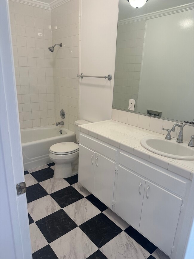 Bathroom - 933 W Huntington Dr