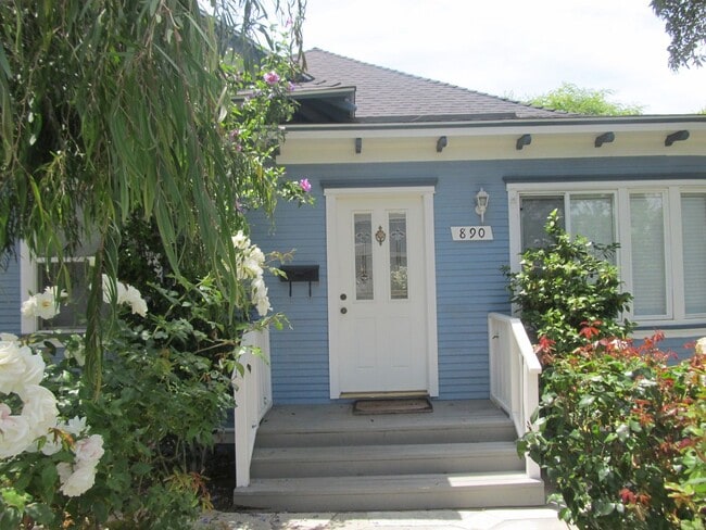 Building Photo - Gorgeous Classic Revival
