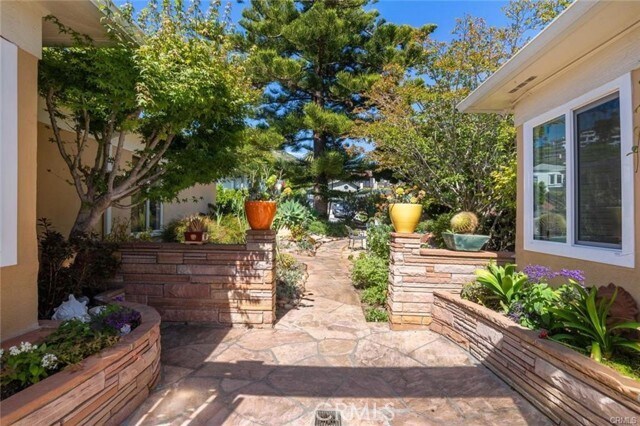 Photo - 557 Blumont St