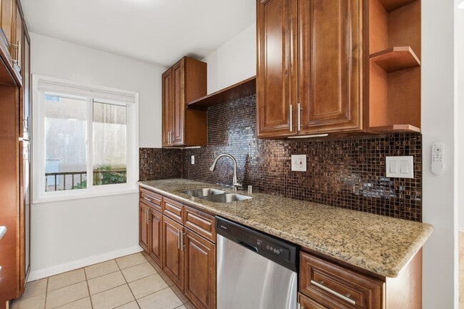 Photo - 14616 Magnolia Blvd
