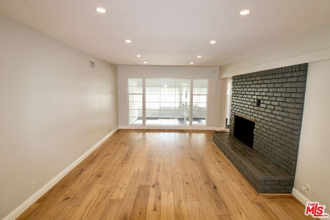 Photo - 5415 Coldwater Canyon Ave