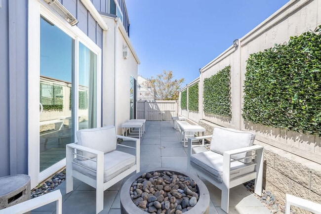 Photo - 1416 MacKinnon Ave Unit ID1292585P