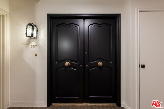 Photo - 6732 Hillpark Dr Unit 307